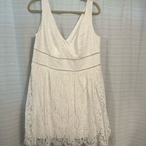 Davids Bridal Ivory Lace Dress, size 18